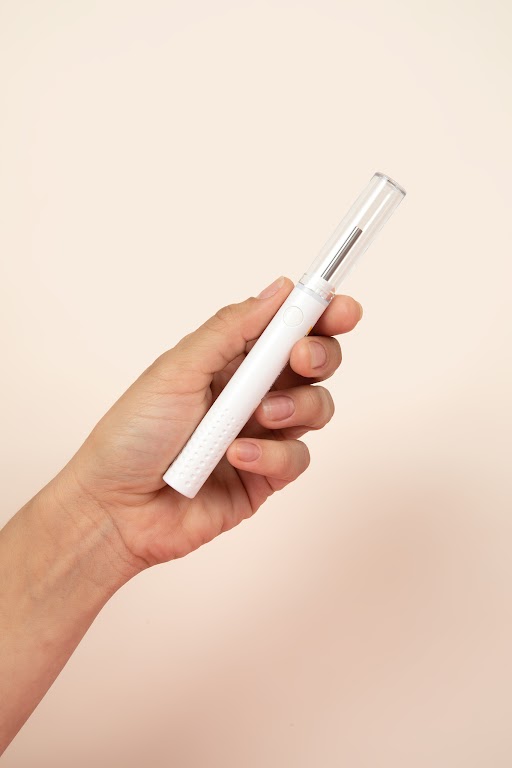White otoscope w:white button.jpg